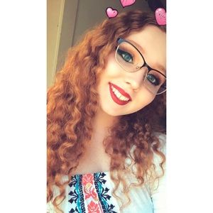 Meet your Posher, Laura